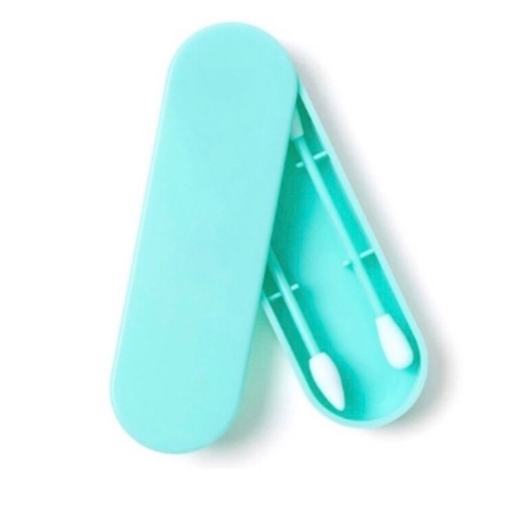 NWT Aria Reusable Makeup Swabs